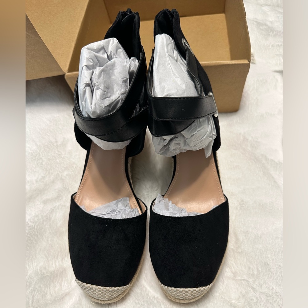 Black wedges